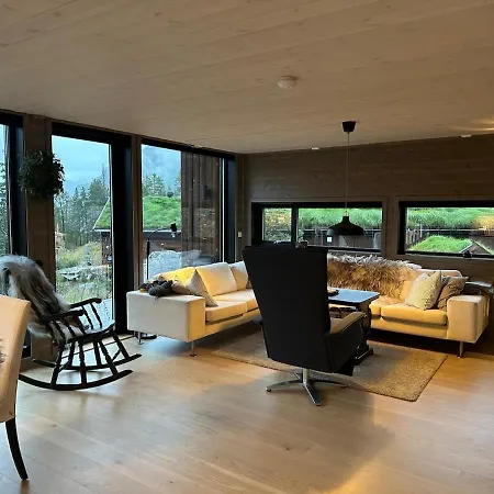 Luxurious Family Near Trolltunga, Buer בית נופש Utsikten