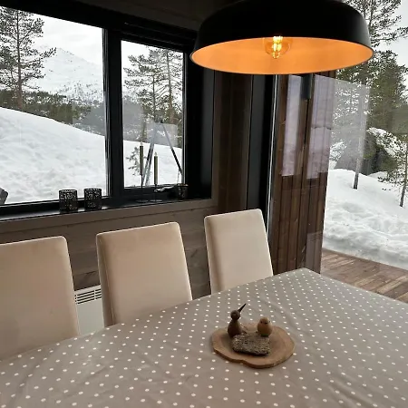 Luxurious Family Near Trolltunga, Buer *